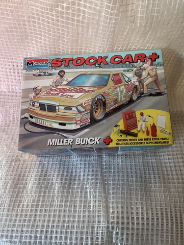 Monogram 2915 model kit