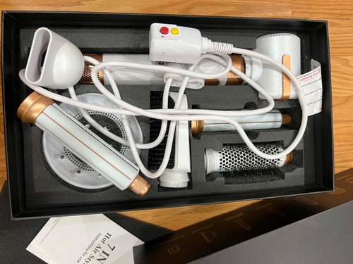 One hair dryer - in, brush