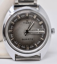 Vintage 1970s TIMEX Q QUARTZ
