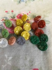17 Small Vintage Flower / Shamrock Mix Colours Buttons Craft Jewellery Bouquet