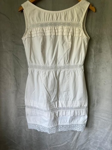 White boutique jaeger - boutique,