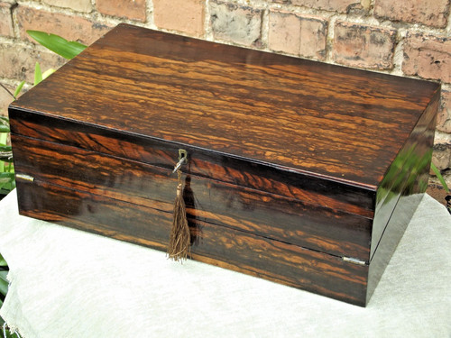 Exquisitely grained tri fold - exquisitely, tri-fold