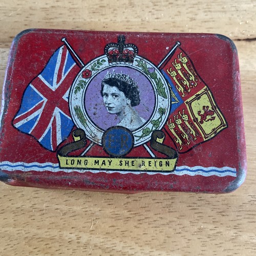 Vintage 1953 oxo - tin, queen