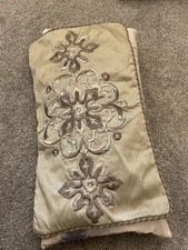 LAURA ASHLEY Complete Cushion