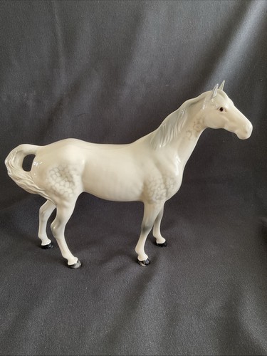 Beswick swish tail horse rare - horse,