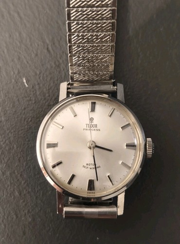 Tudor small rose princess - small,