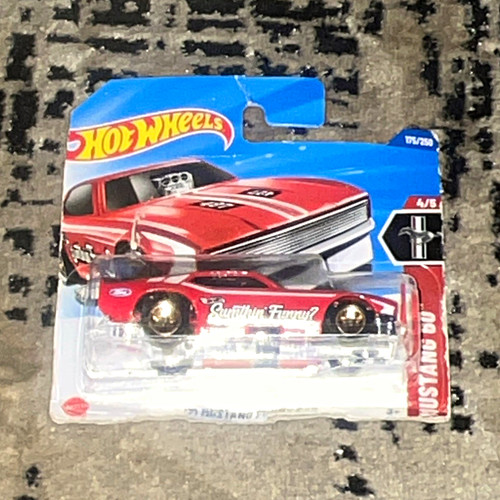 Hot wheels ford mustang - mach, 1