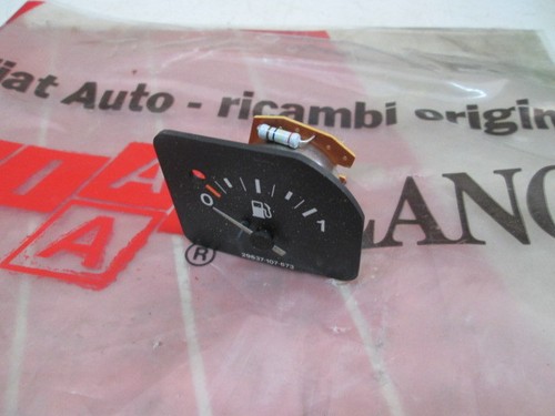 Fuel level pressure gauge for