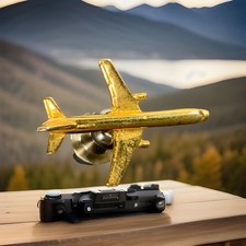 Vintage Gold Tone Metal Airplane Pin Badge. Aviation. V12 73