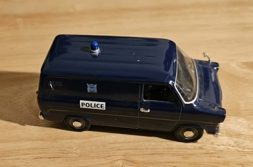 Vanguards ford transit - 1/43,