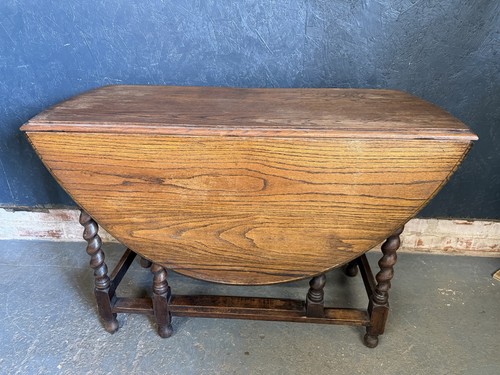 Antique drop leaf - table,, oak