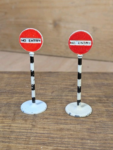 Pair vintage dinky - vintage, toys