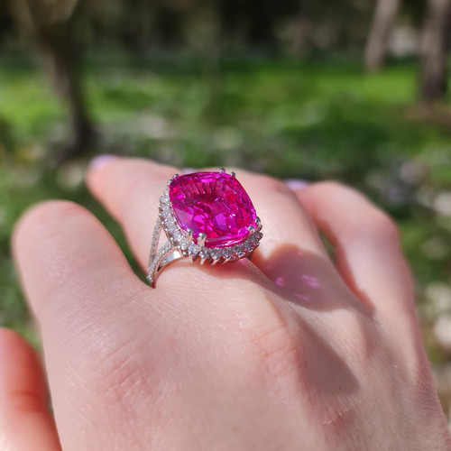 Natural pink sapphire - ct,