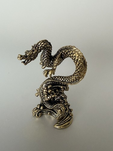 Brass flying dragon - 🐉,