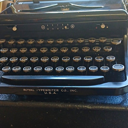 Royal vintage manual - royal,