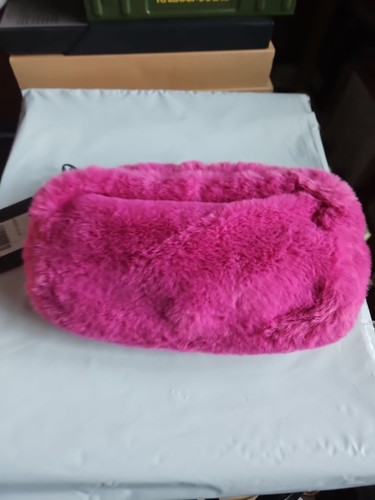 Apparis furry fuschia pink