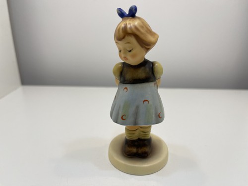 Hummel figurine 493 right - figurine, or