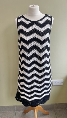 Jaeger black white crotchet - black,