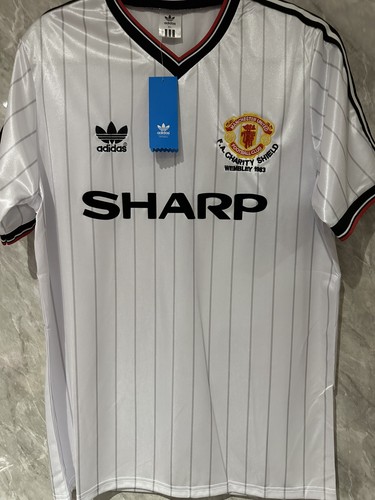 Manchester united retro shirt - manchester,