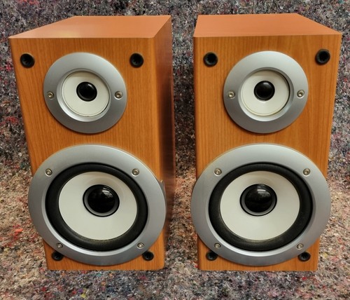 Hitachi bookshelf speakers - bookshelf, 25w