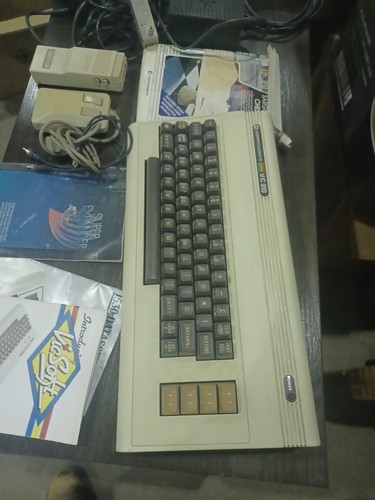 Commodore bundle job - vc, lot