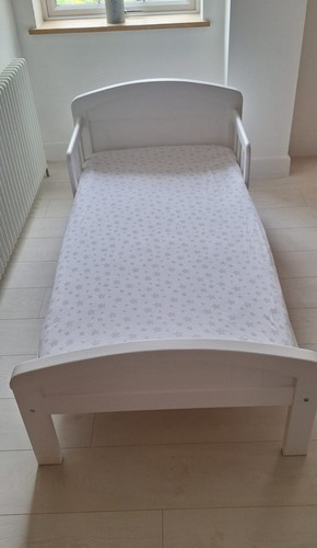 Toddlers white bed - toddlers,