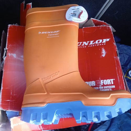 Dunlop safety wellingtons - safety,