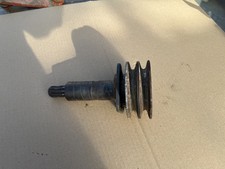 Deck drive pulley shaft