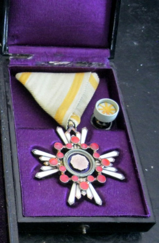 Wwii japanese medal sacred - japanese,