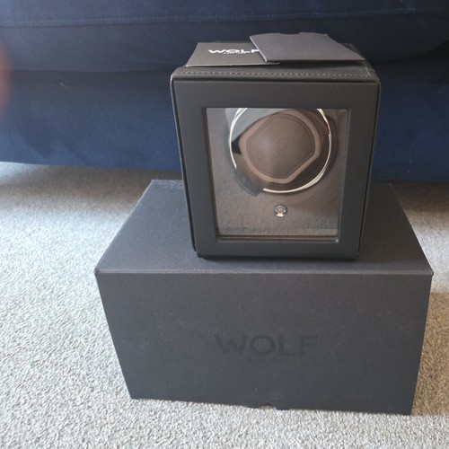 325 wolf cub - wolf, single
