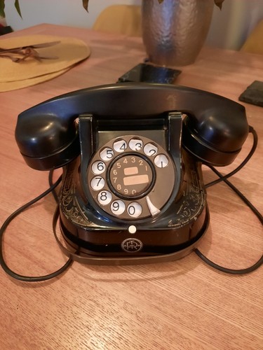 Vintage bakelite 1930s phone - vintage,
