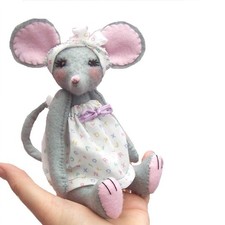 Miss Stitch mouse felt sewing