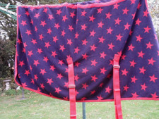 USED 6'3 UNBRANDED HORSE FLEECE with X-OVER SURCINGLE NAVY WITH RED STARS