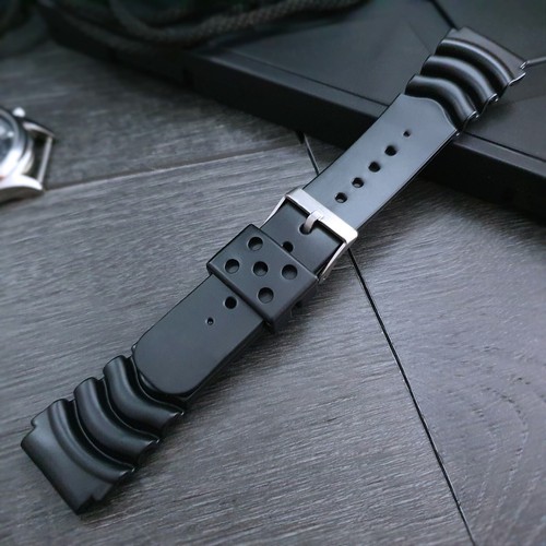 Black rubber divers watch - black,