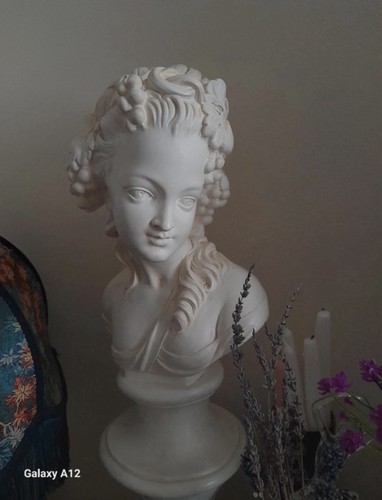 Sculpture young lady cast - young,