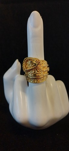 Beautifully detailed 9ct 375 - detailed, 9ct/