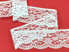 Dainty white floral nottingham - white,