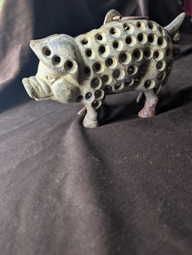 Vintage cast iron pig - vintage,