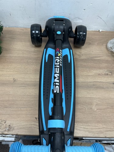 Simeiqi blue wheel scooter - 3-wheel,