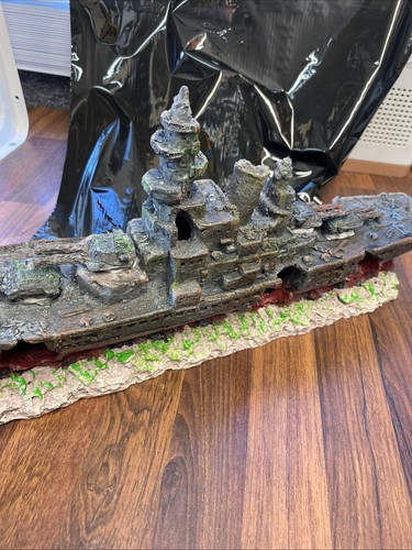 Aquarium ship wreck battleship - ship,