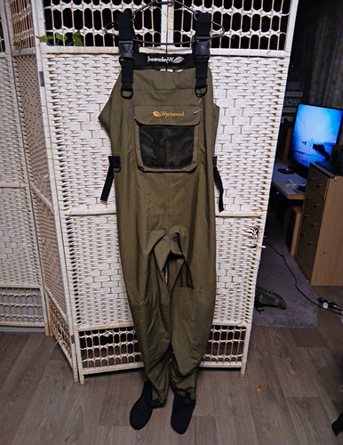 New wychwood neoprene chest - new,