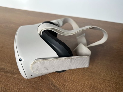 Oculus meta quest headset - 2,