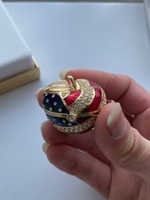 Estee Lauder America's Appple