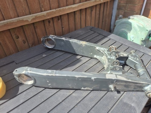 Kawasaki zzr1100 swingarm - kawasaki,
