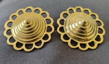 A QUALITY PAIR OF MODERN HORSE BRASS BRIDLE ROSETTES - BEEHIVES WITH HALF MOONS