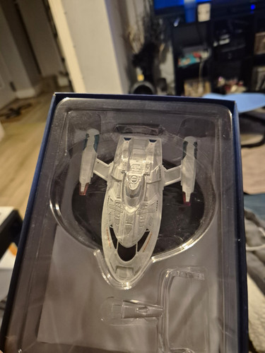 Eaglemoss star trek sovereign - star,