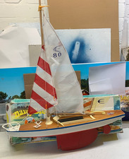 VINTAGE. 20” POND SAILING