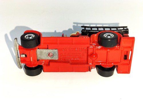 Hotwheels old number fire - old,