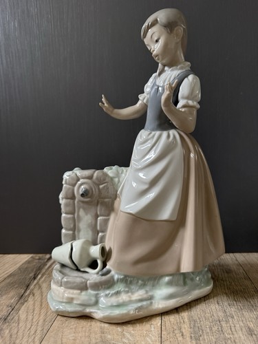 Nao lladro girl - by, at