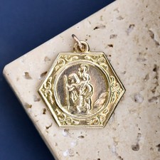 9ct Yellow Gold St Christopher Pendant – 2.9g
